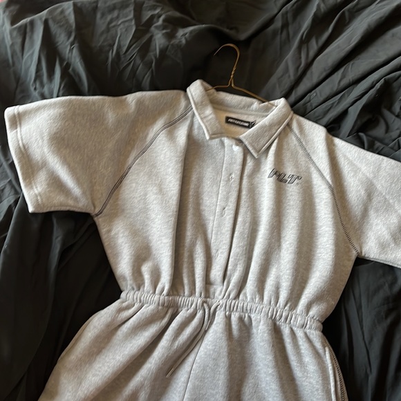 Pretty little thing romper made out of sweatpants material - Picture 3 of 8